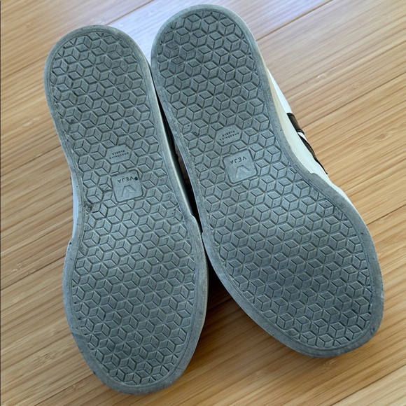 Veja ‘Recife’ Velcro sneakers in Very White and Black, size 6 - Picture 14 of 15